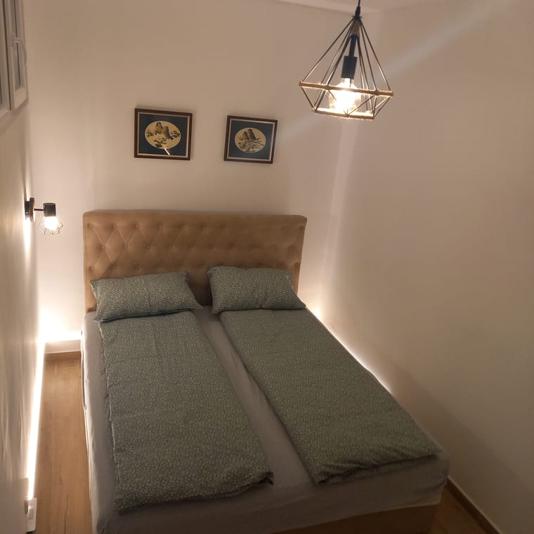 Spavaća soba sa bračnim ležajem — apartman Zeleni Vrhovi Divčibare